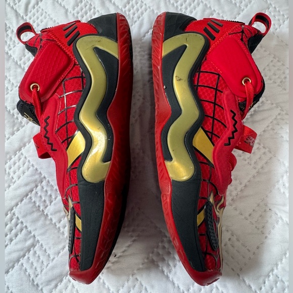 Adidas Spider-Man Kids Shoes Sneakers Footwear Red Gold Youth Size 5 - Picture 7 of 12